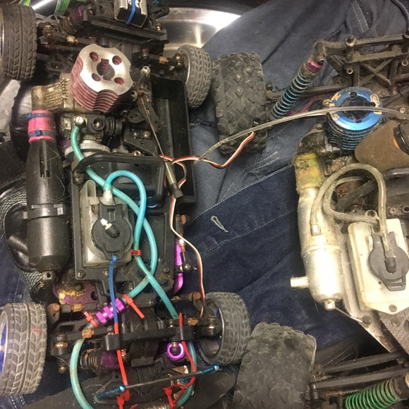 Rc cars for sale. Not running. No controls just the cars. Good for parts - Picture 4 of 5